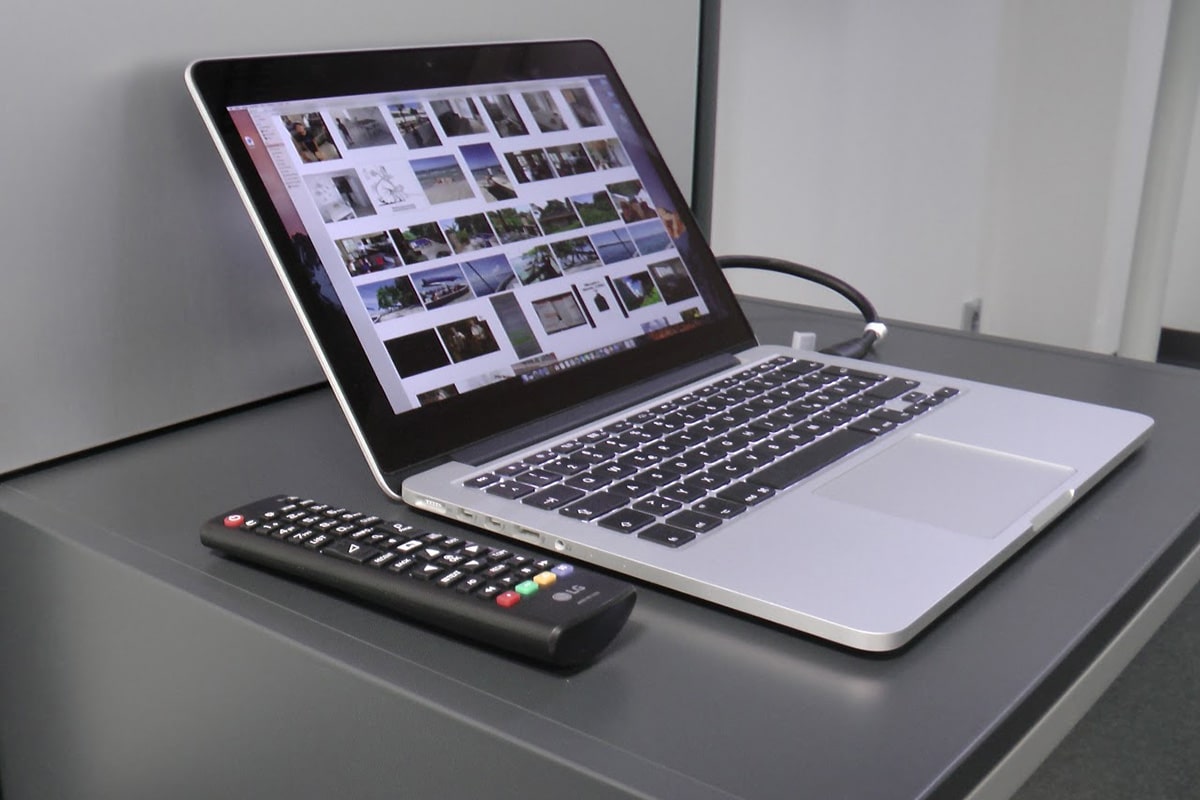 Präsentationstrolley mit modernster Medientechnik, Präsentation von Ipad, Laptop, McBook